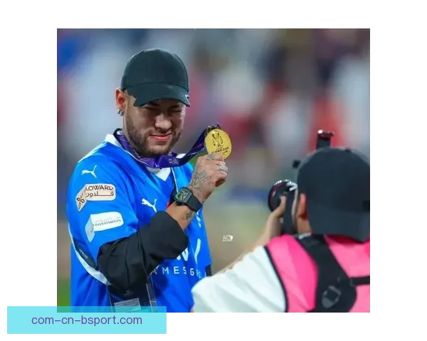 内马尔现身F1巴林大奖赛养伤期间引发球迷不满