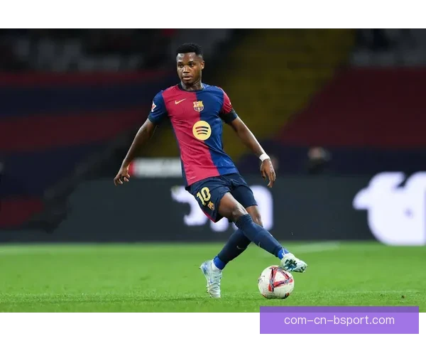 登贝莱对阵巴萨反差视角下法甲表现低迷深层原因解析战术环境与心理因素综合剖析