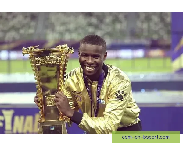 阿马杜在申花防守核心地位无可替代 被誉为中超第一后腰